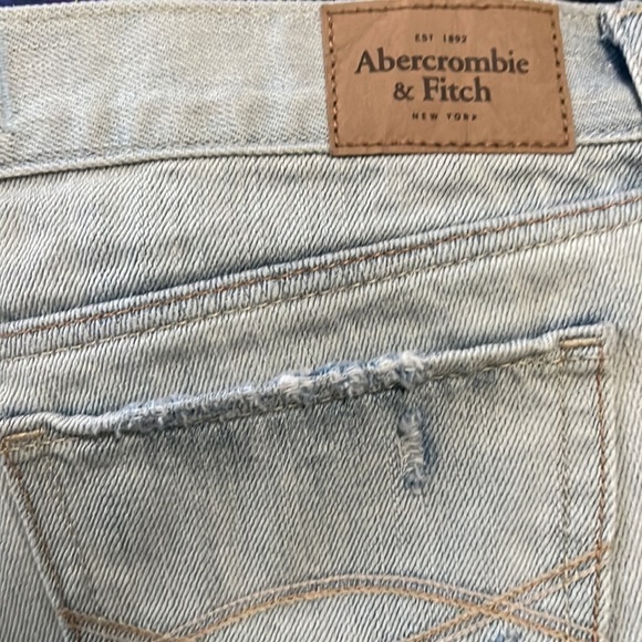 Abercrombie & Fitch Women's Jean Shorts Size 0 NWT - Picture 3 of 6